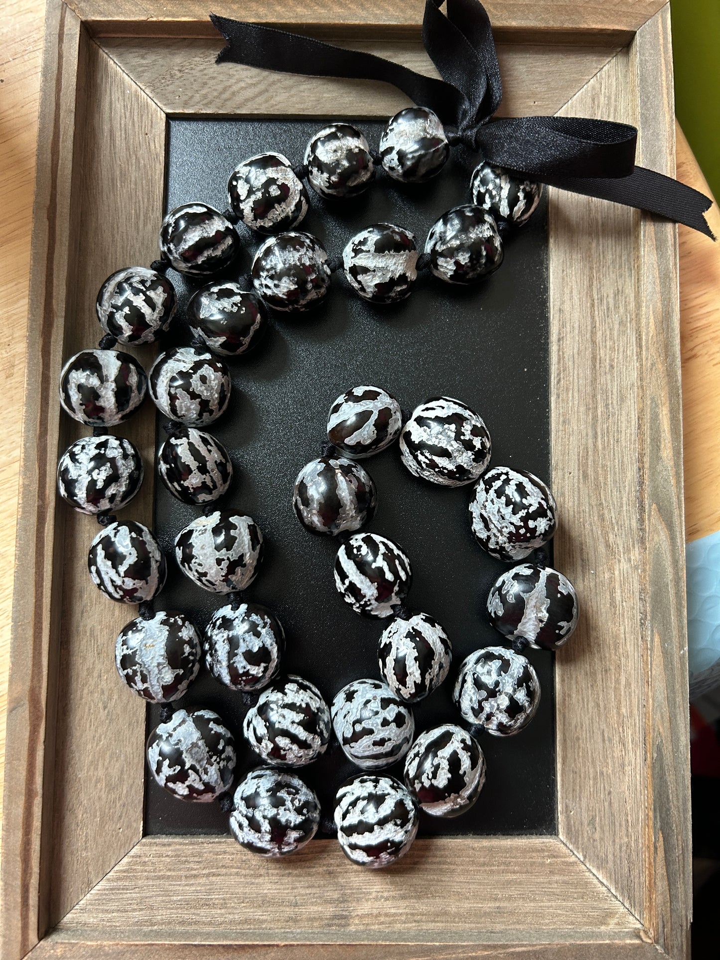 Black & White Hawaiian Beads