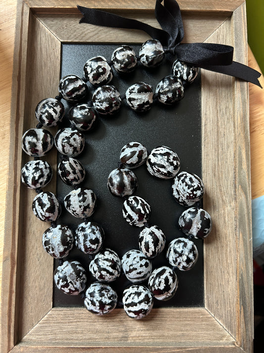 Black & White Hawaiian Beads